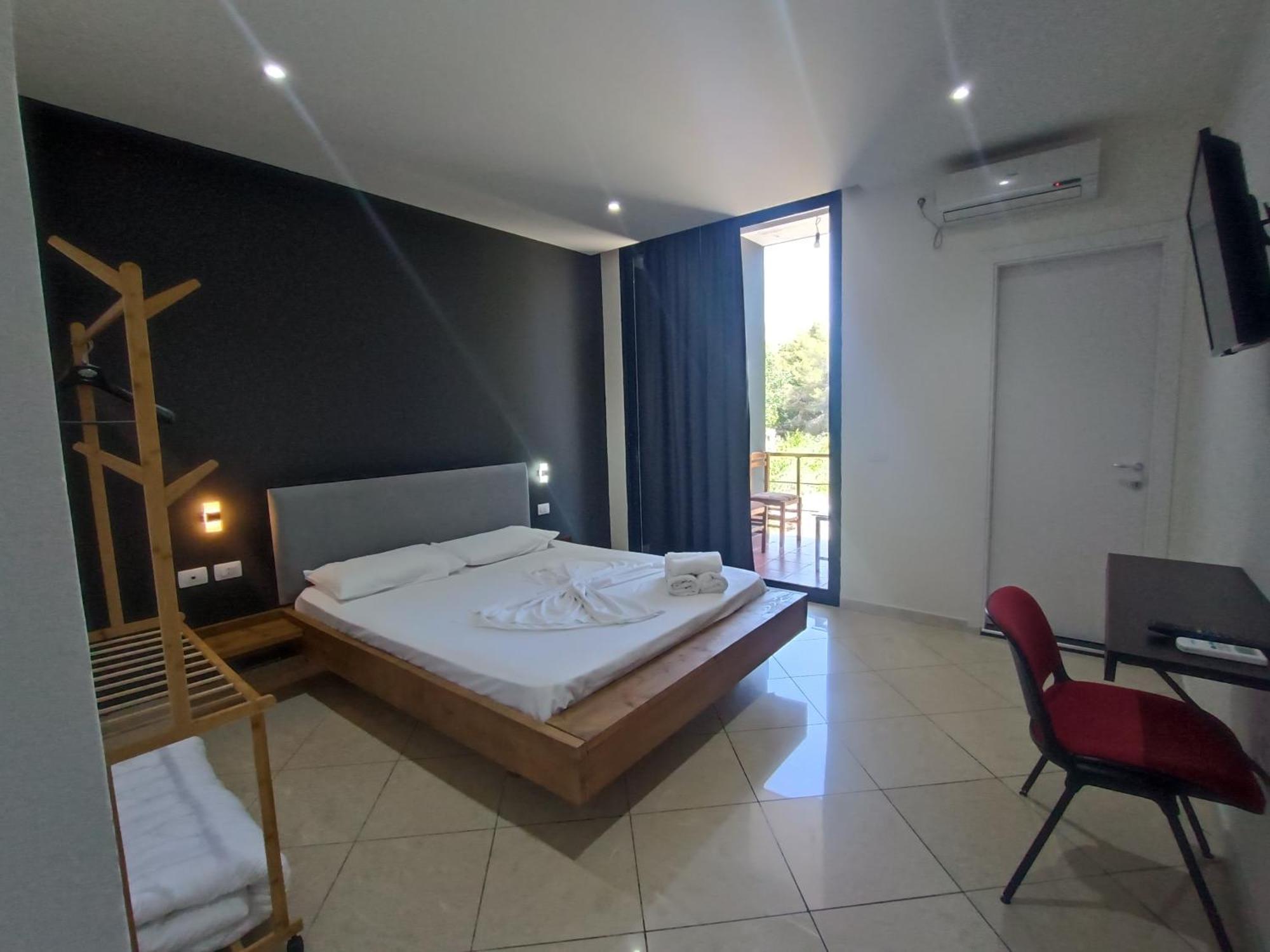 Kavalona Park Hotel Vlora Szoba fotó
