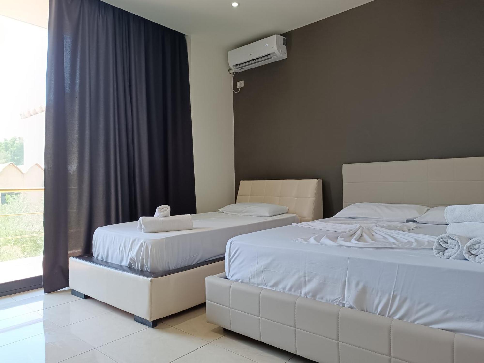 Kavalona Park Hotel Vlora Szoba fotó