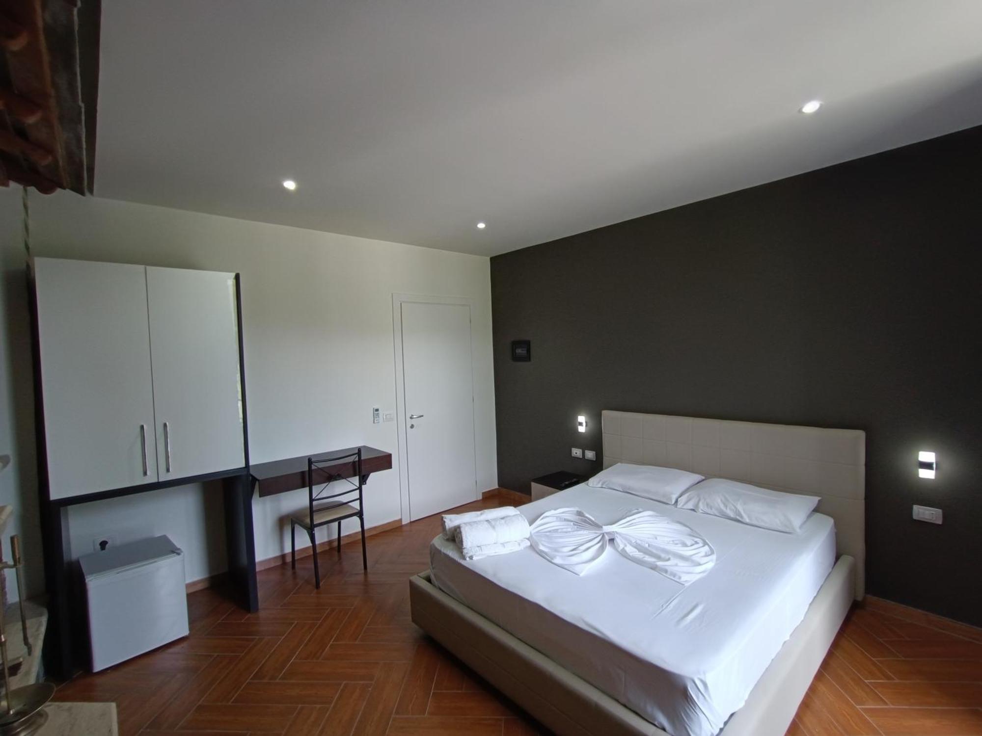 Kavalona Park Hotel Vlora Szoba fotó
